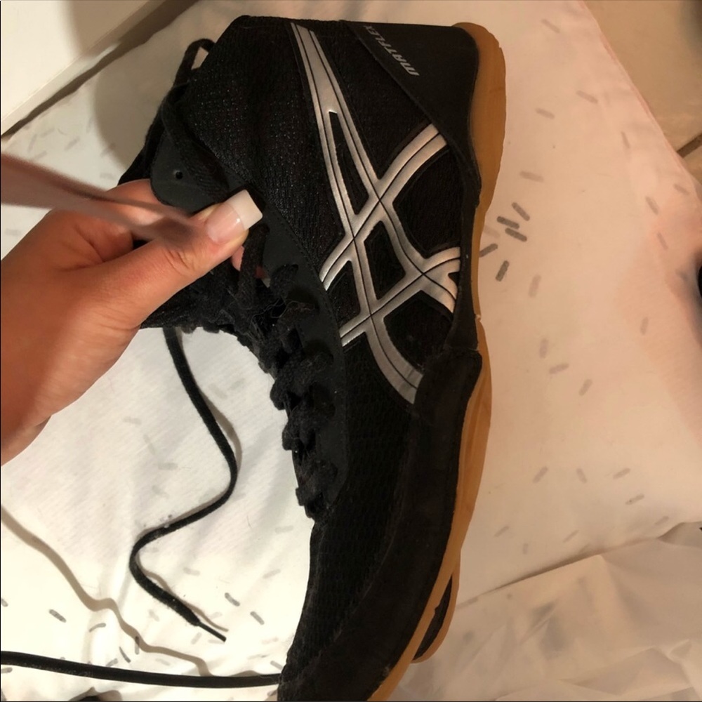 Wrestling shoes